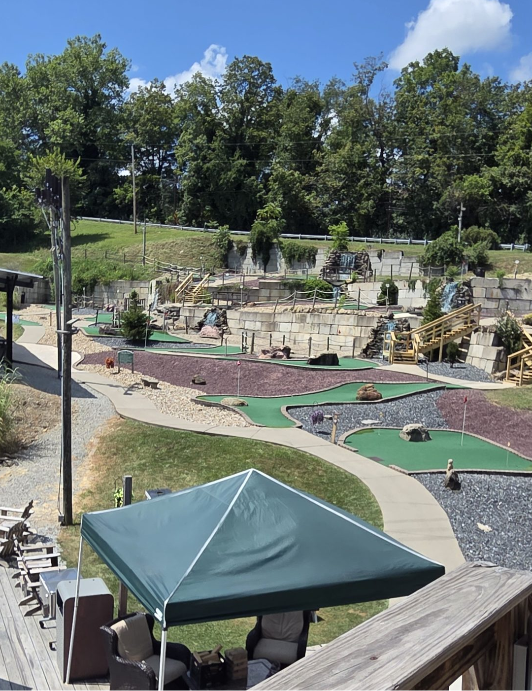 Miniature golf course features